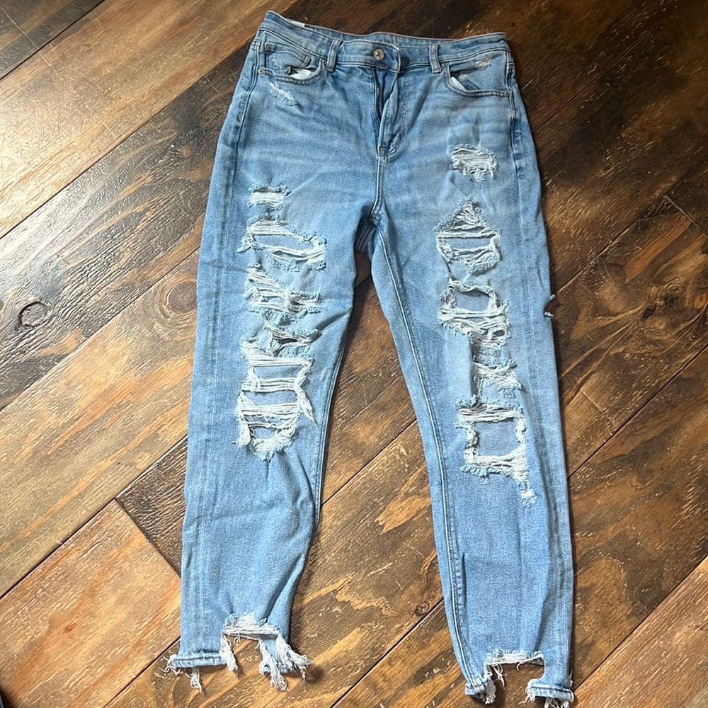 Women’s American Eagle mom jeans - stretch